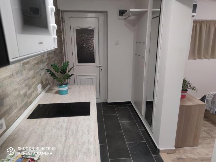 Fuered Apartmanhaz Apartment Balatonfured
