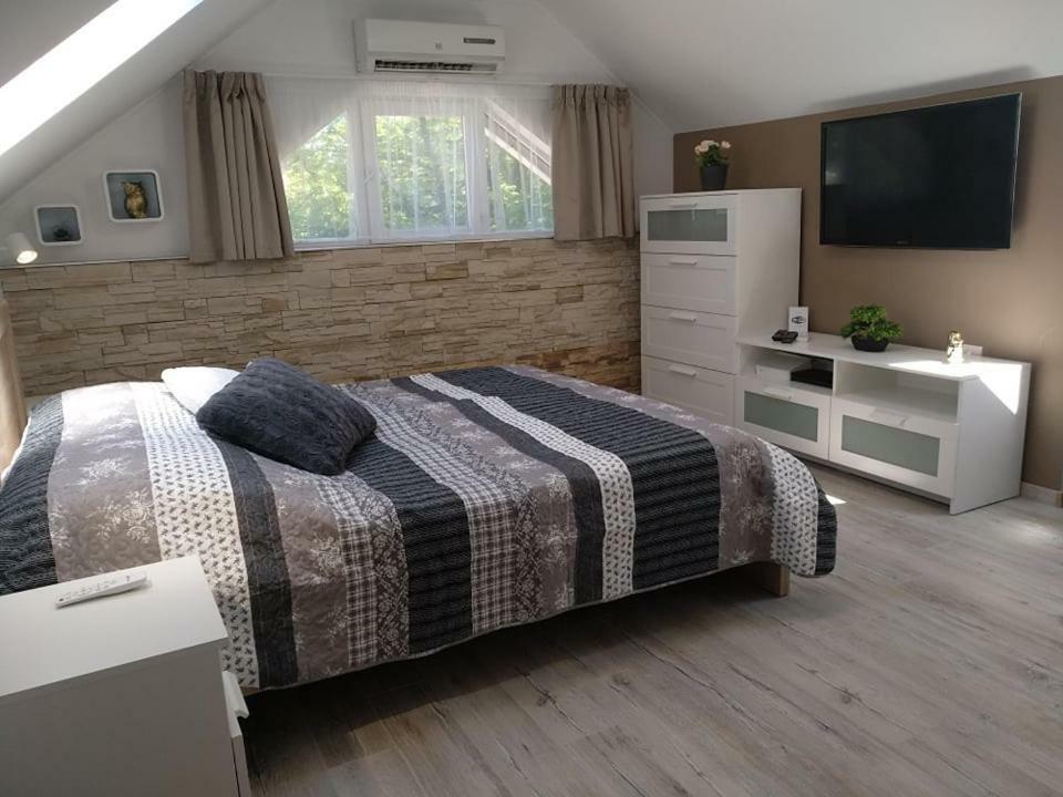 Fuered Apartmanhaz *